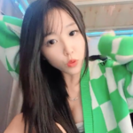 甜甜也辣(一页叶) 合集下载-[50V_38.3G]-死宅屋